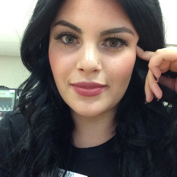 Meet your Posher, Ginny - Picture 1 of 1